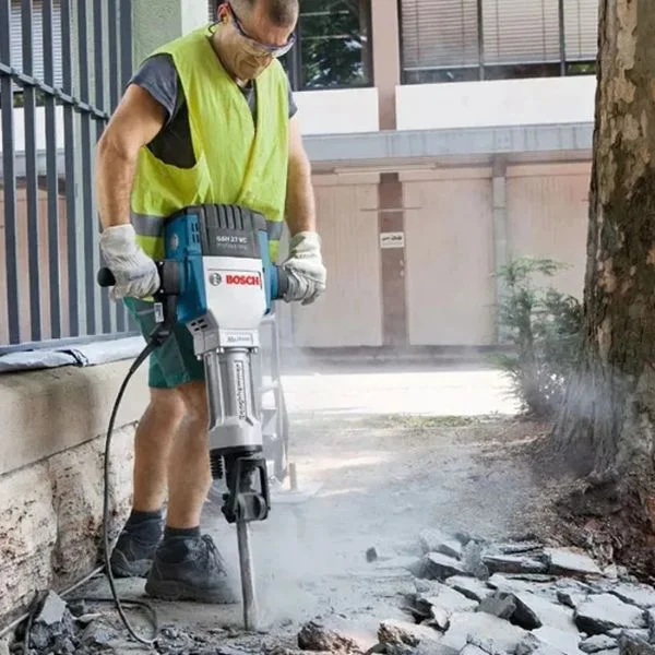 Martelo-demolidor-GSH-27-VC-220V-em-acao