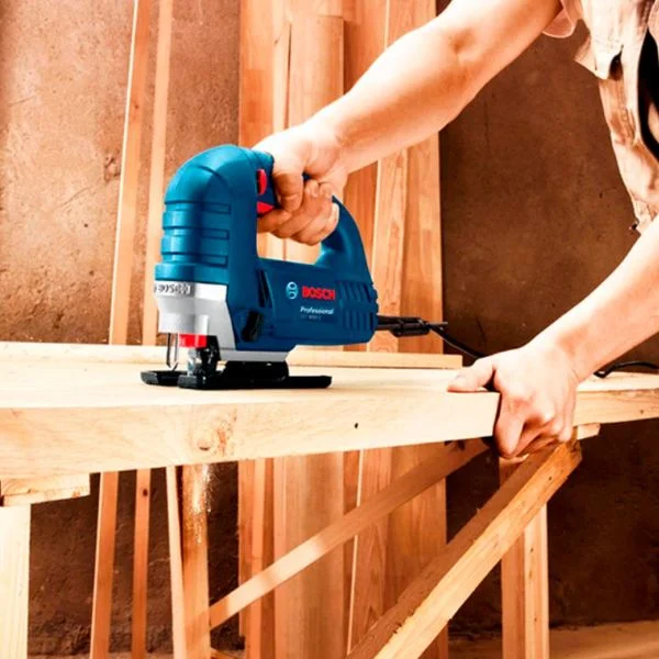 Serra-Tico-Tico-GST-75-e-710W-220V-em-acao