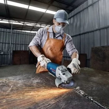 Esmerilhadeira-9-GWS-28-230-200V-bosch-em-acao